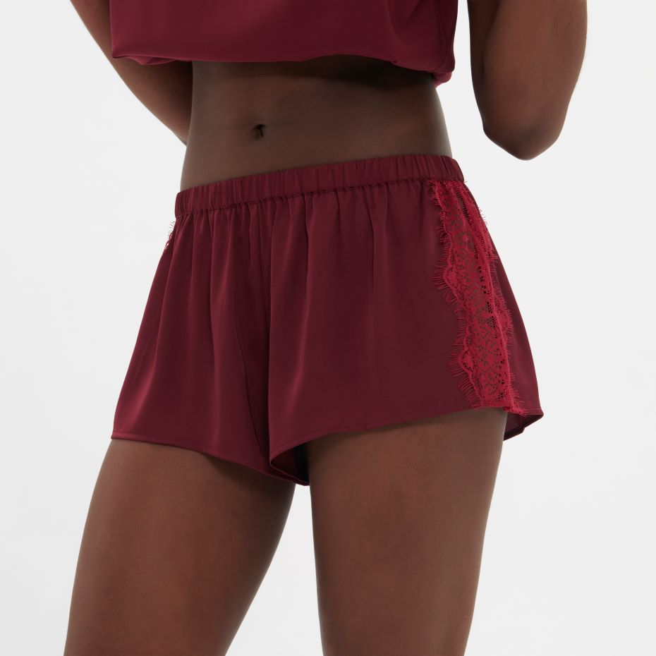 SATIN SECRETS - Night short - Spinel Red