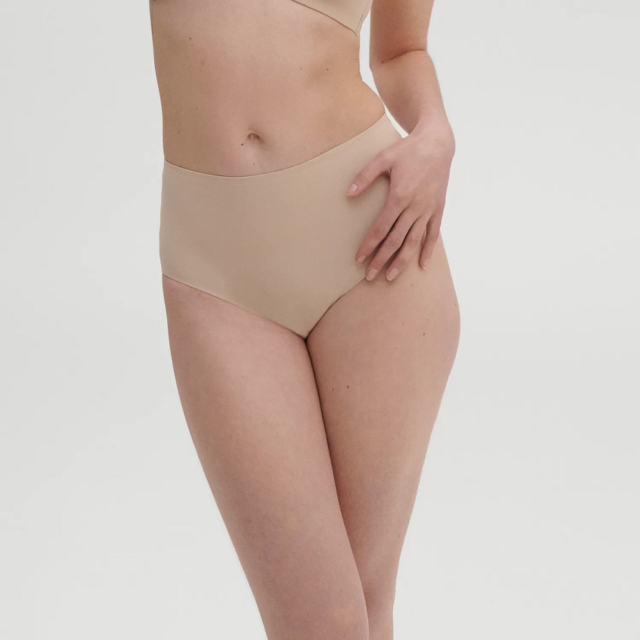 ESSENTIEL - Control Brief - Nude