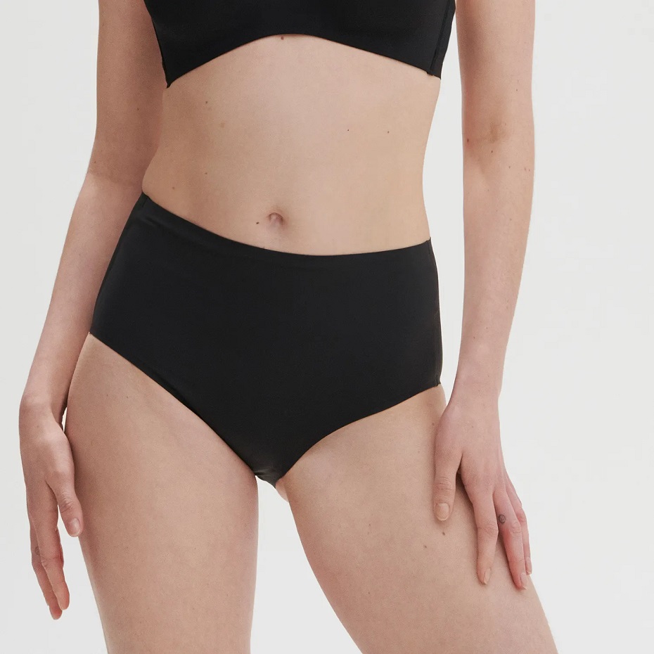 ESSENTIEL - Control Brief - Black
